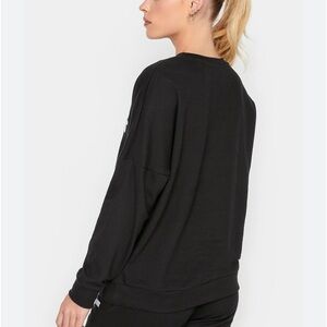 Victoria Sport Black Crewneck
Pullover Top Size XL